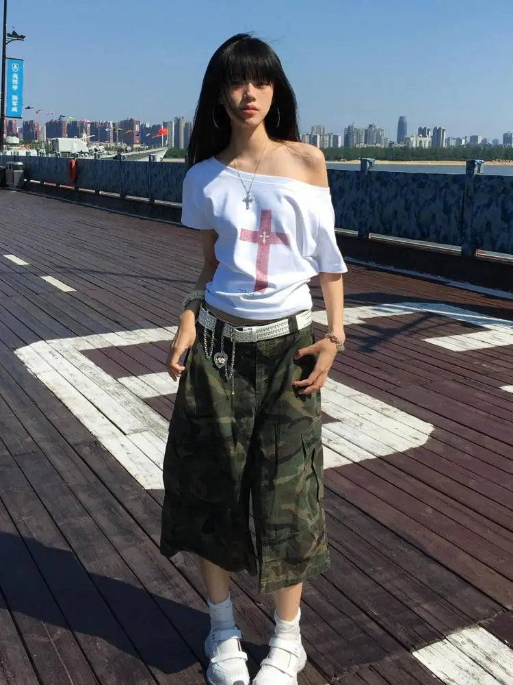 Schicke Dollette Gothic Schräger Kragen Grafik-T-Shirts Kurzarm Koreanische Mode Sommer Oberteile Damenbekleidung 2000er Kleidung