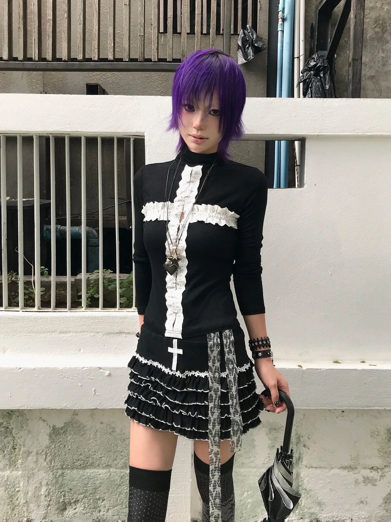 Schickes Dollette Gothic T-Shirt Spitze Patchwork Kreuz Vintage Grunge Top Langarm Punk Style Schmale Schwarze T-Shirts