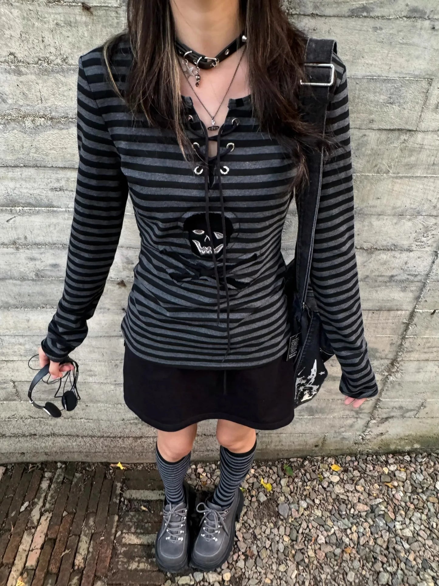 Schickes Dollette Gothic Print T-Shirt Schnür-Streifen-T-Shirt Vintage Grunge Top Punk Stil Streetwear Japanisches 2000er Top