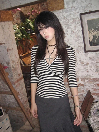 Chic Dollette Slim V Neck Striped Tee Tops Streetwear Japanese 2000s Crop Tops Outfit Tshirts E-girls