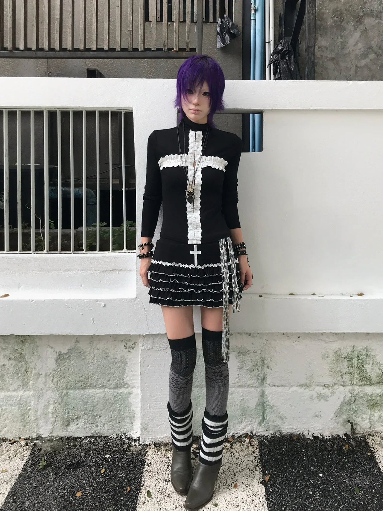 Schickes Dollette Gothic T-Shirt Spitze Patchwork Kreuz Vintage Grunge Top Langarm Punk Style Schmale Schwarze T-Shirts