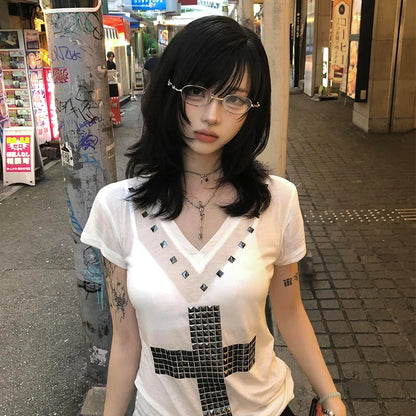 Chic Dollette Gothic Cross Grafik T-Shirts V-Ausschnitt 2000er Kleidung Sommer Top T-Shirts Weiblich Goth Kurzarm Damen T-Shirt Chic