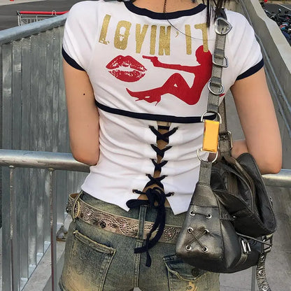 T-shirt femme Chic Dollette Streetwear Imprimé graphique Manches courtes Haut d'été Tendance coréenne Slim Années 2000