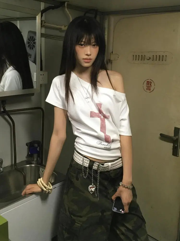 Schicke Dollette Gothic Schräger Kragen Grafik-T-Shirts Kurzarm Koreanische Mode Sommer Oberteile Damenbekleidung 2000er Kleidung