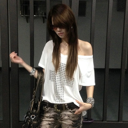Chic Dollette Japanisches Metallic-Kreuz-Print T-Shirt Trashiger 2000er V-Ausschnitt Sheer Top Vintage Harajuku Kurzarm Streetwear Grunge