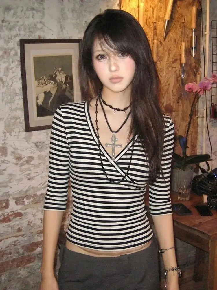 Chic Dollette Slim V Neck Striped Tee Tops Streetwear Japanese 2000s Crop Tops Outfit Tshirts E-girls