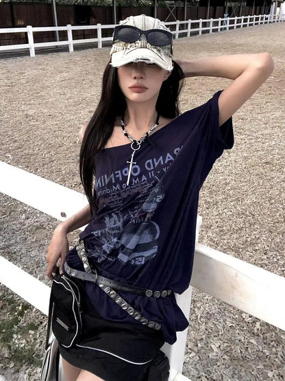 Chic Dollette Hotsweet Korean Style Damenbekleidung Grafik T-Shirts Lockere Schräge Kragen Kurzarm 2000er Kleidung Lässiges Oberteil