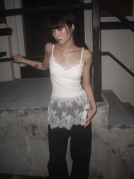 Haut court chic coréen Dollette en patchwork et dentelle, sans manches, style superposé, dos nu, streetwear, gothique chic