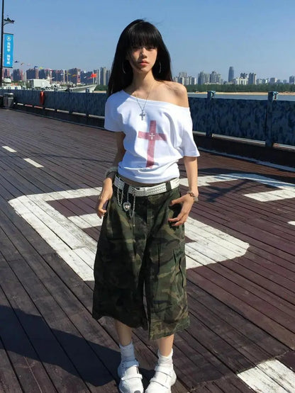Schicke Dollette Gothic Schräger Kragen Grafik-T-Shirts Kurzarm Koreanische Mode Sommer Oberteile Damenbekleidung 2000er Kleidung