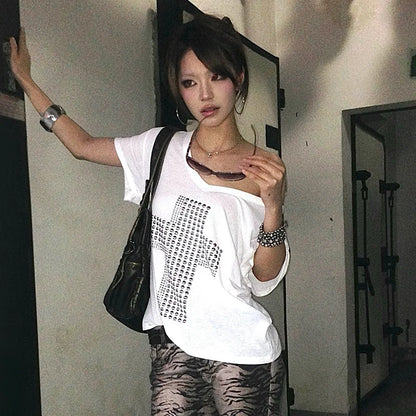 Chic Dollette Japanisches Metallic-Kreuz-Print T-Shirt Trashiger 2000er V-Ausschnitt Sheer Top Vintage Harajuku Kurzarm Streetwear Grunge