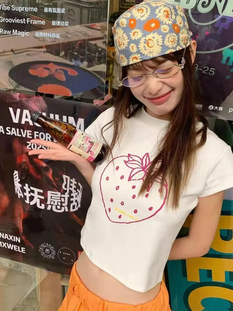 T-shirt graphique fraise Chic Dollette Imprimé Fruits T-shirt moulant col rond Manches courtes Vêtements années 2000 Mode coréenne Top femme