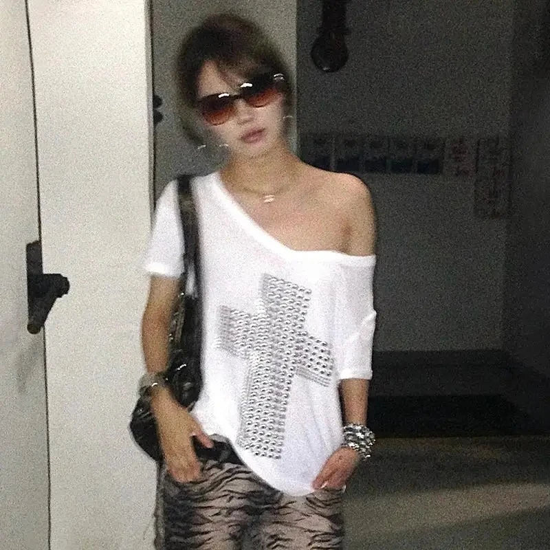 Chic Dollette Japanisches Metallic-Kreuz-Print T-Shirt Trashiger 2000er V-Ausschnitt Sheer Top Vintage Harajuku Kurzarm Streetwear Grunge