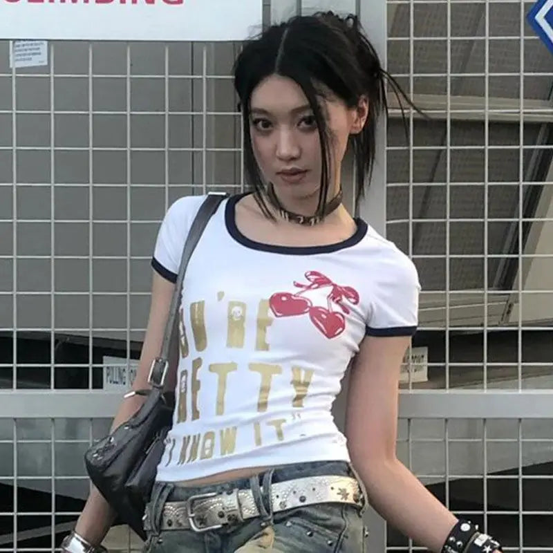 T-shirt femme Chic Dollette Streetwear Imprimé graphique Manches courtes Haut d'été Tendance coréenne Slim Années 2000