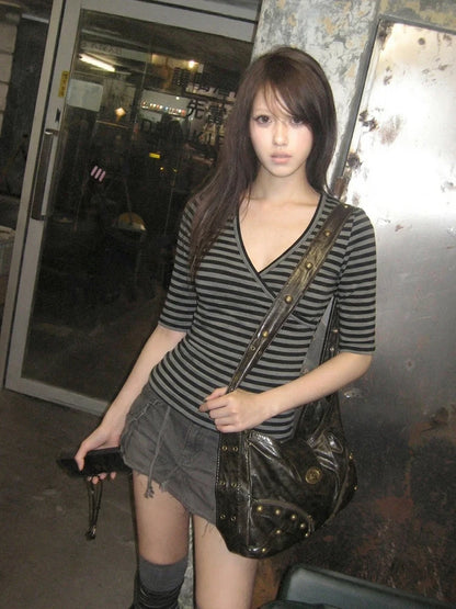 Chic Dollette Slim V Neck Striped Tee Tops Streetwear Japanese 2000s Crop Tops Outfit Tshirts E-girls