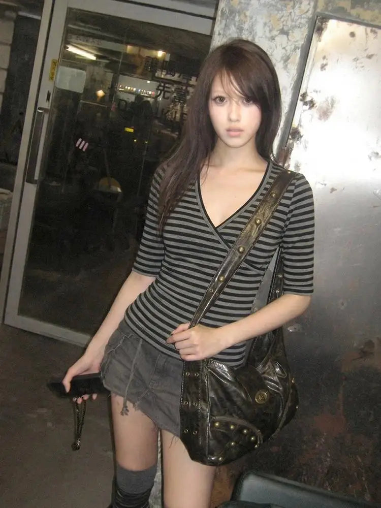 Chic Dollette Slim V Neck Striped Tee Tops Streetwear Japanese 2000s Crop Tops Outfit Tshirts E-girls