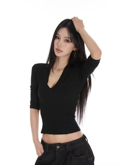 Chic Dollette Unifarbenes Sommer-Oberteil mit V-Ausschnitt, schmal geschnittenes T-Shirt, Kurzarm, koreanische Mode, Damenbekleidung, Skinny, 2000er Kleidung