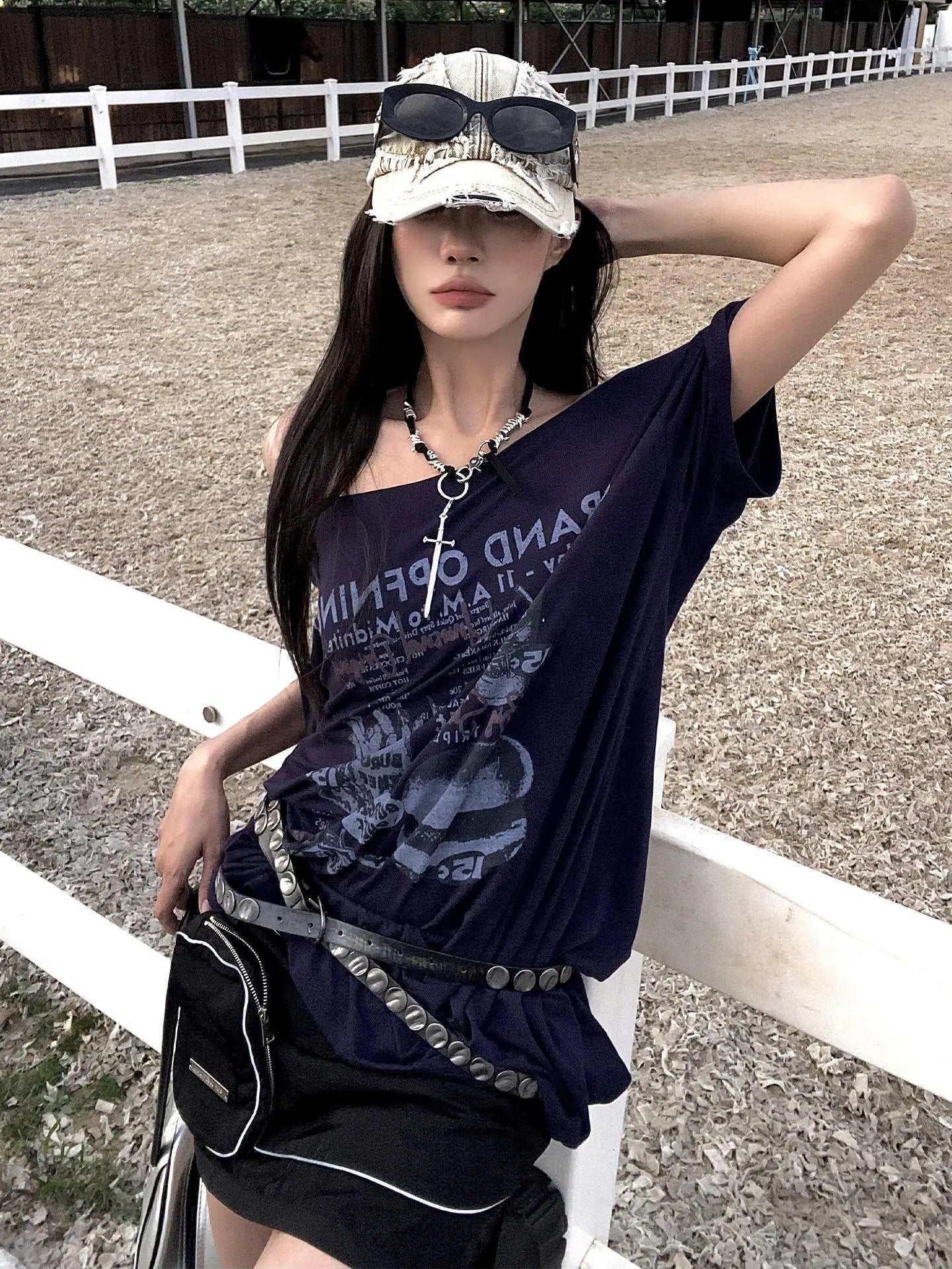 Chic Dollette Hotsweet Korean Style Damenbekleidung Grafik T-Shirts Lockere Schräge Kragen Kurzarm 2000er Kleidung Lässiges Oberteil